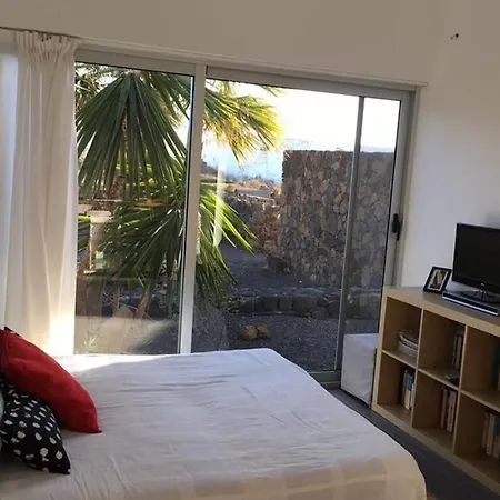 Modern Little House With Voclano View *